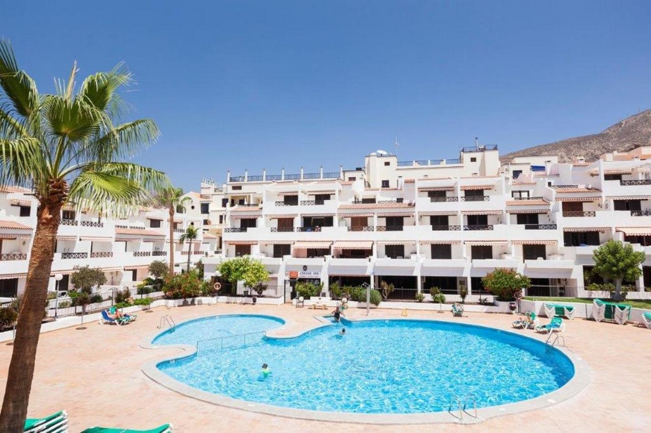 Victoria Court - 1 Bed Pool & Sea View *