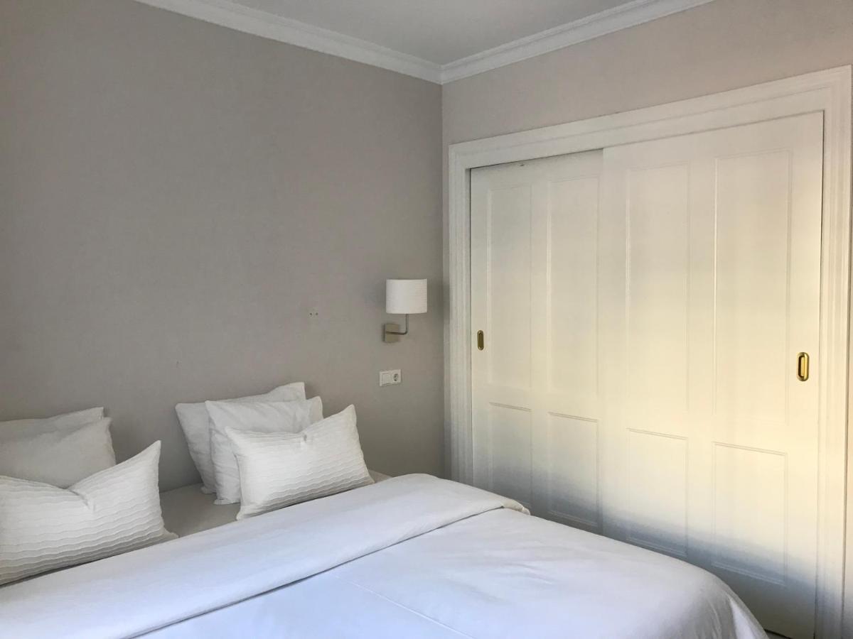 Large And Elegant In Puerto Banus With Pools And Paddle