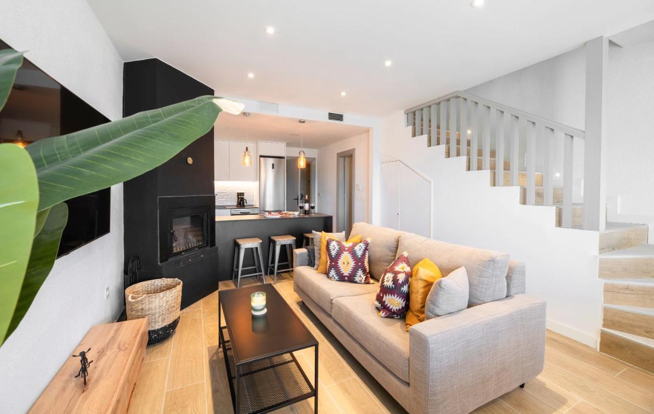 Beautifully Renovated 4 Bedroom + Kid's