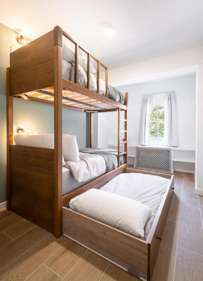Chalet Beautifully Renovated 4 Bedroom + Kid's *