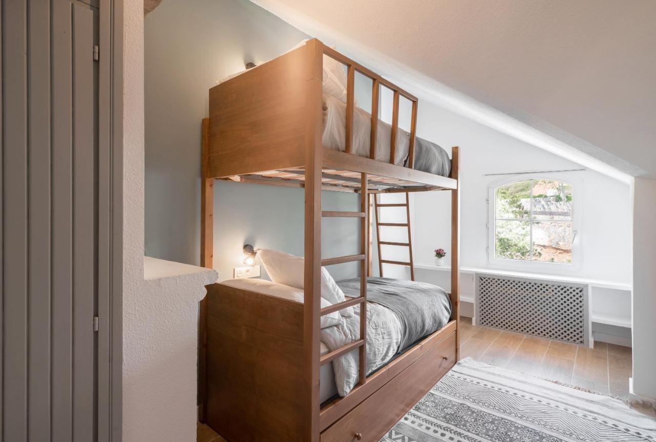 Beautifully Renovated 4 Bedroom + Kid's Chalet Sierra Nevada