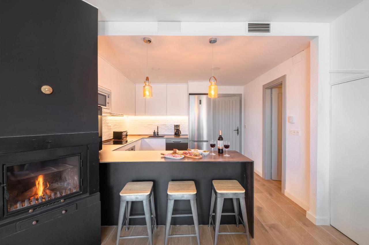 Beautifully Renovated 4 Bedroom + Kid's Chalet