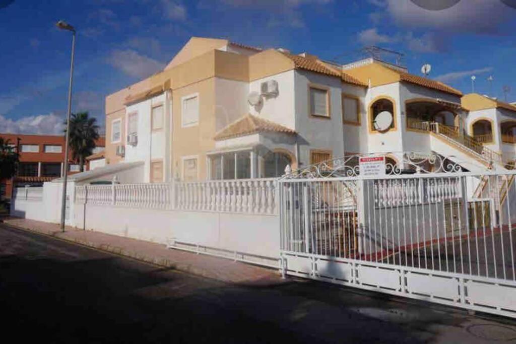 Apartamento Acogedor Apartamento Con Piscina Cerca A La Playa Torrevieja