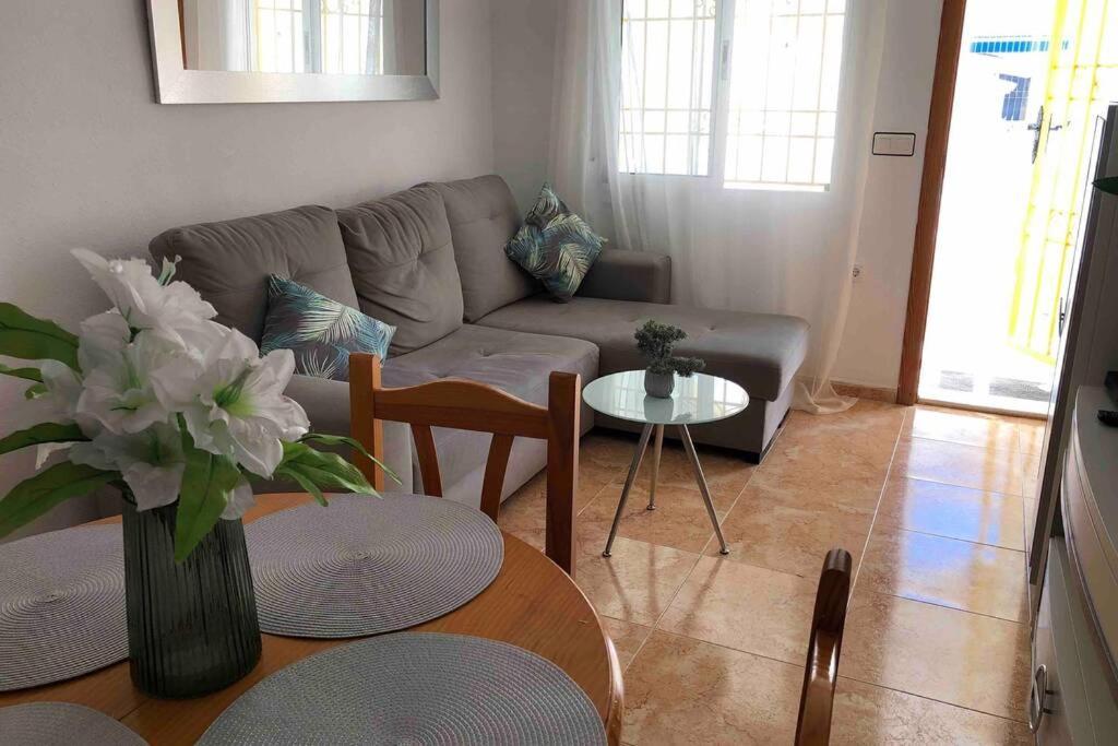 Apartamento Acogedor Apartamento Con Piscina Cerca A La Playa Torrevieja