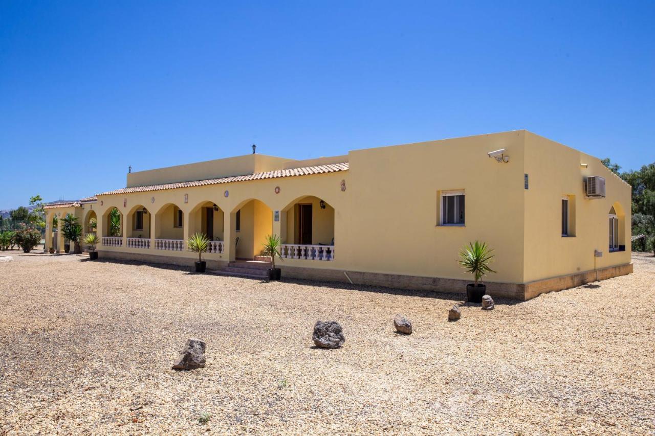 Casa Ana - Delightful Semi-detached With Large Swimming Pool, Tennis Court And Huge Gardens Free Wifi Turre