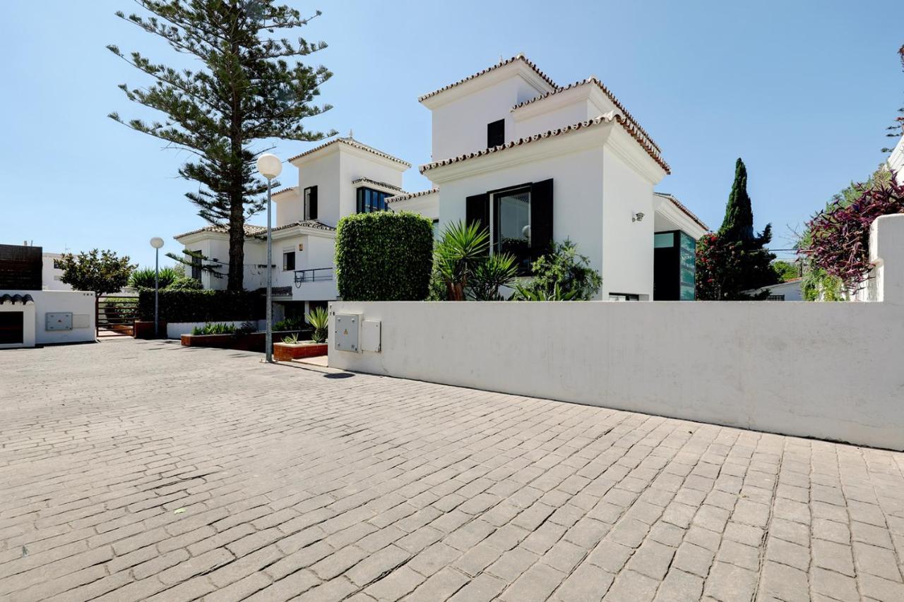 Villa In Puerto Marina With Private Pool