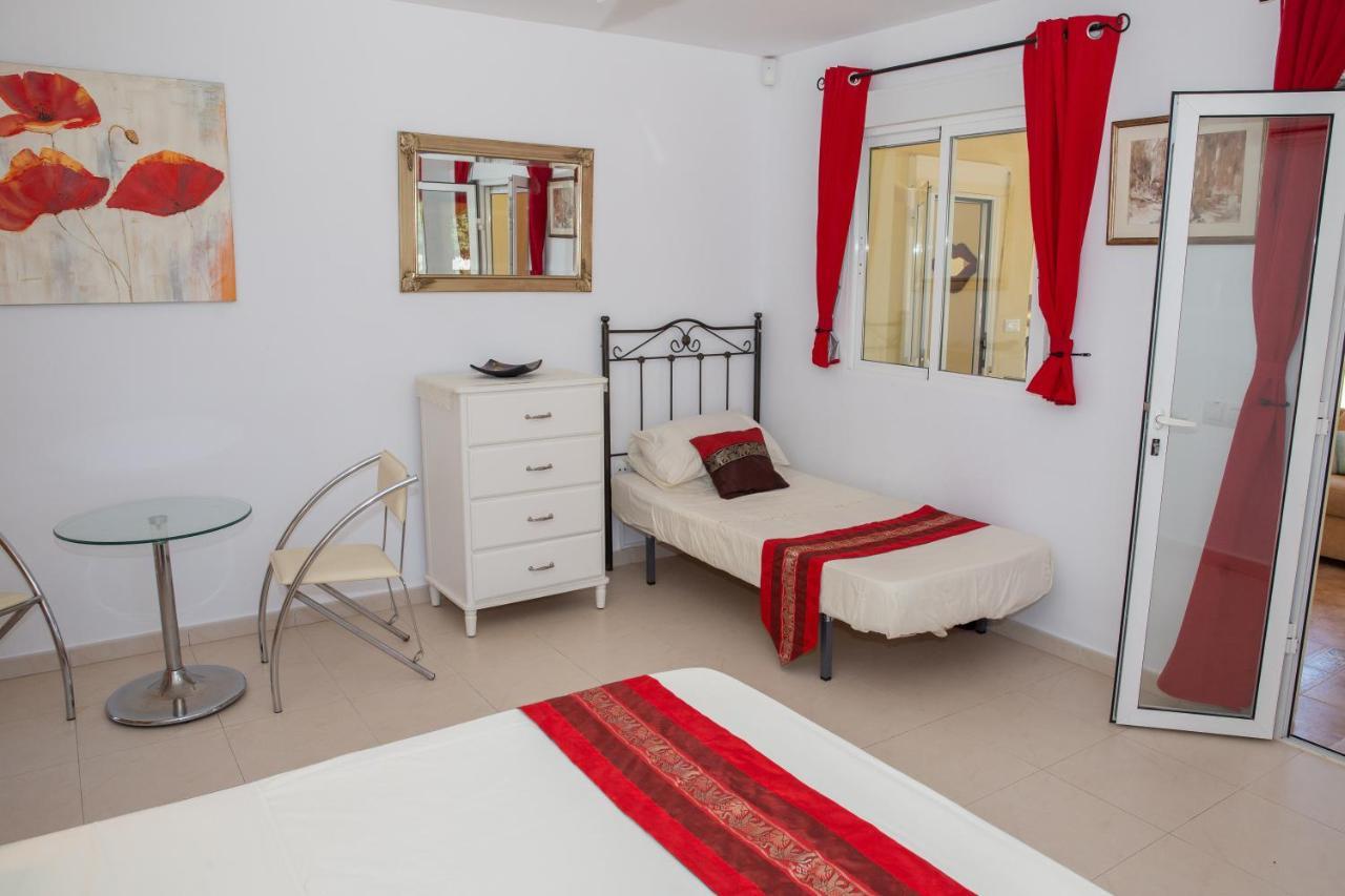 Casa Ana - Delightful Semi-detached With Large Swimming Pool, Tennis Court And Huge Gardens Free Wifi Villa *