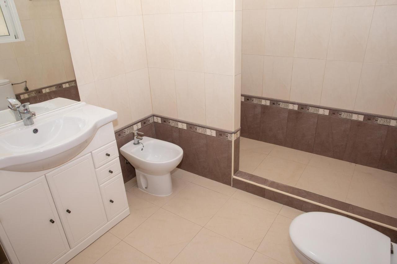 Casa Ana - Delightful Semi-detached With Large Swimming Pool, Tennis Court And Huge Gardens Free Wifi Villa