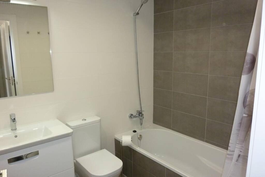 Brisa De Mar En Nova, Junto A Met Y Golf Apartment *