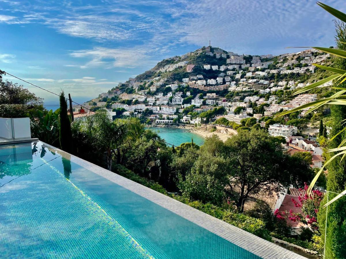 Castell Blau Apartment Roses