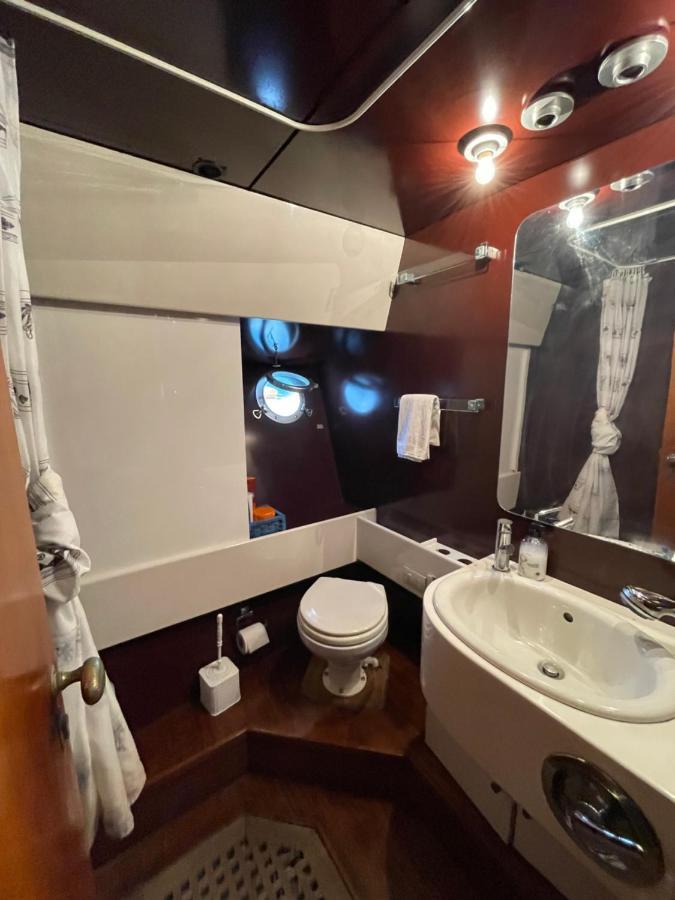 Wonderful Yatch To Rent At Tenerif South Hotel en barco