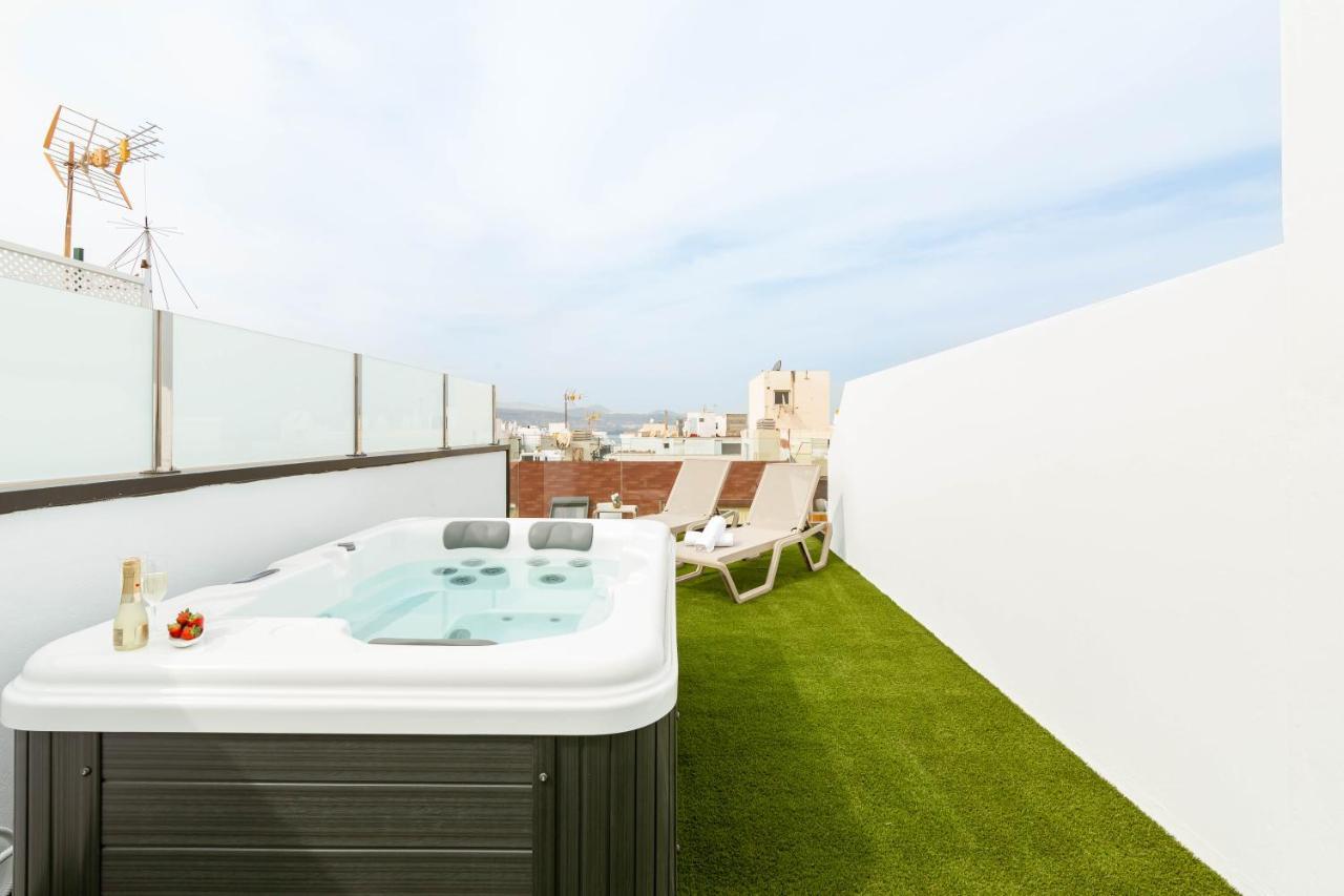 Apartamento Luxury Penthouse With Jacuzzi La Strada