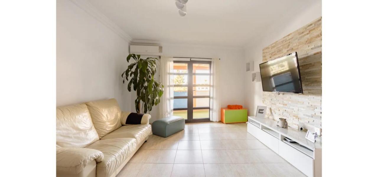 Casa Krisma, Fabulous Modern Spacious 2 Bedrooms Apartment, Remote Work, Fast Wifi, Parking And Ac Apartment