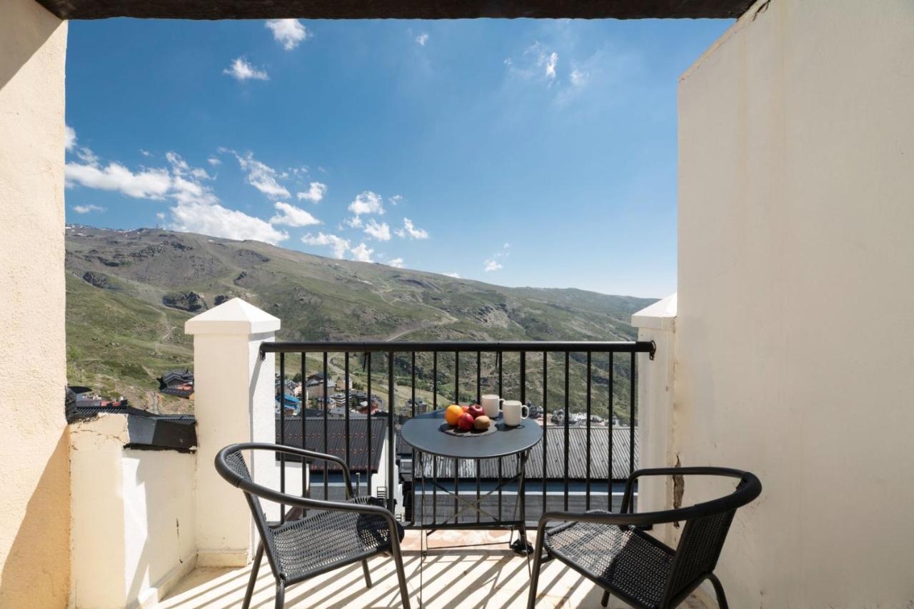 Beautifully Renovated 4 Bedroom + Kid's Chalet