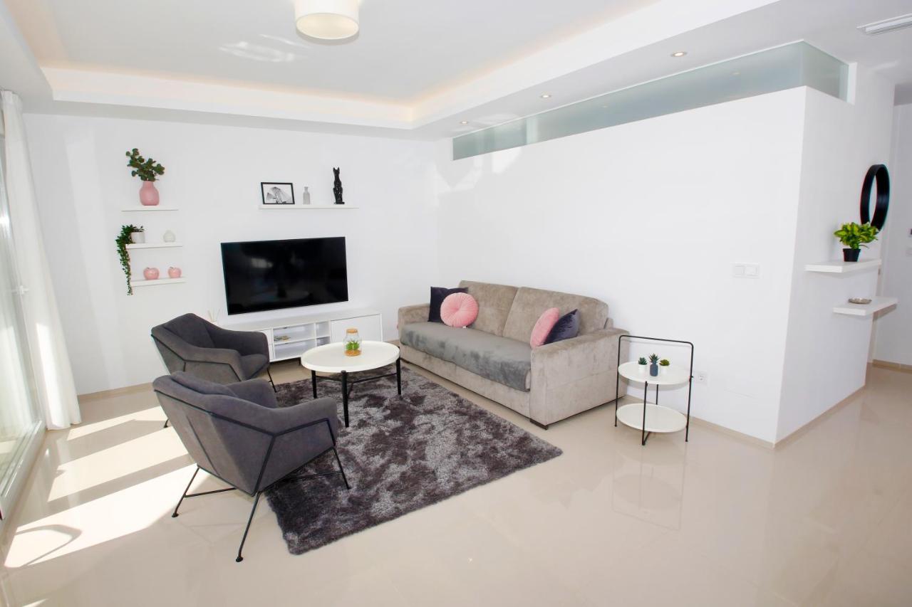 Fortuna 44 - Ac, Pool And Roof Terrace *