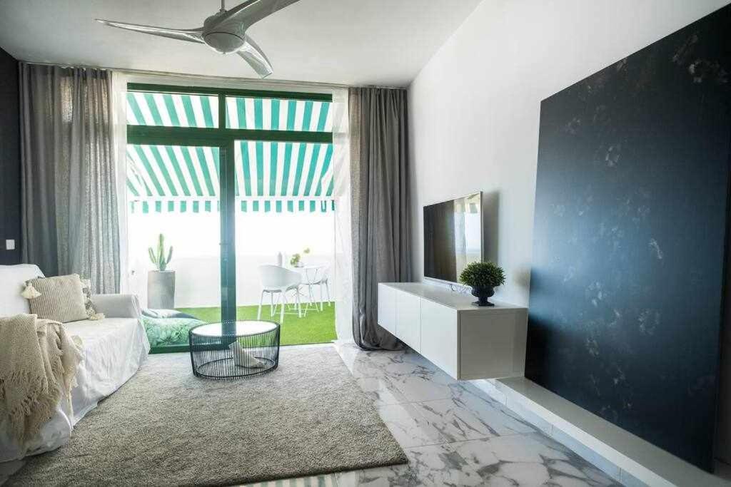 The Black House In Apartment