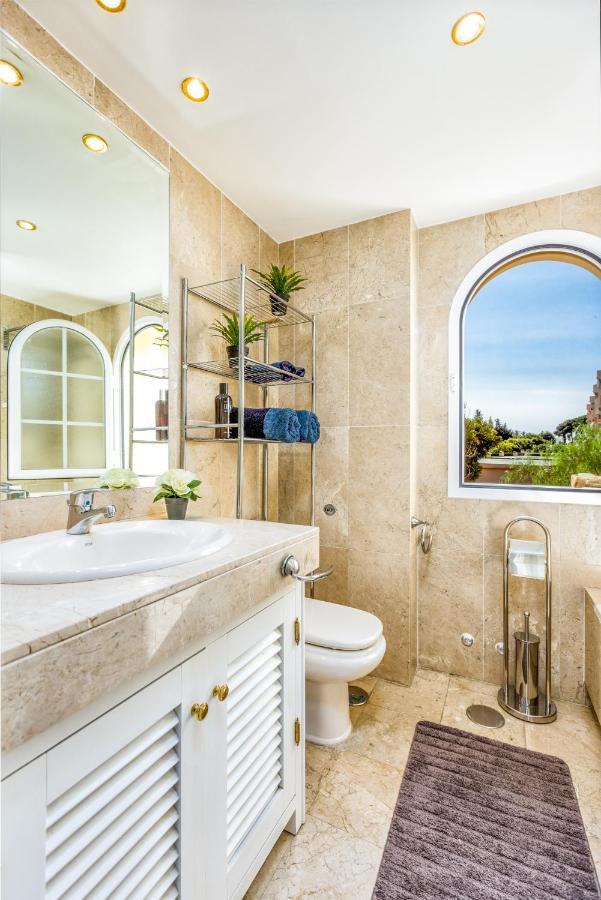 Apartment In Senorio De Aloha With Sea Views
