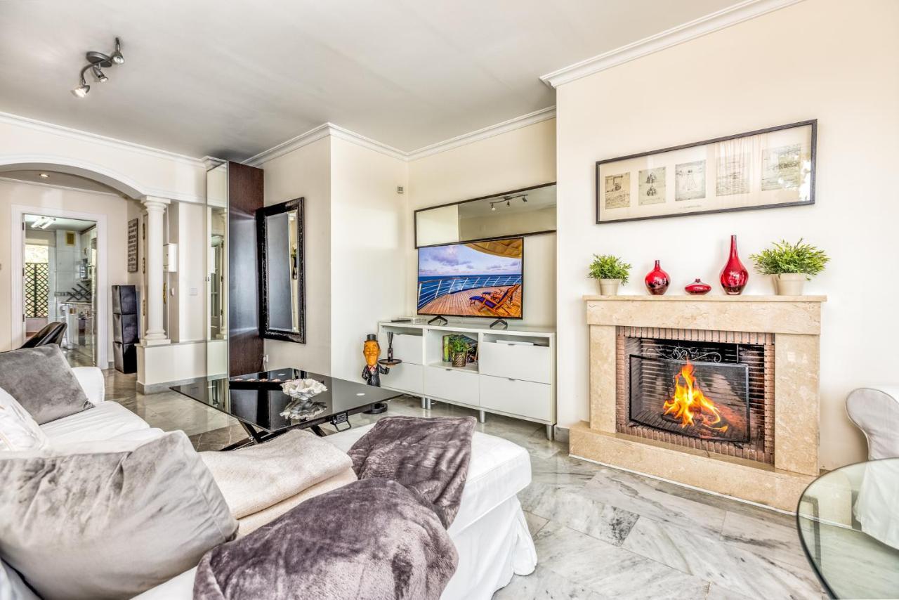In Senorio De Aloha With Sea Views Apartment Marbella