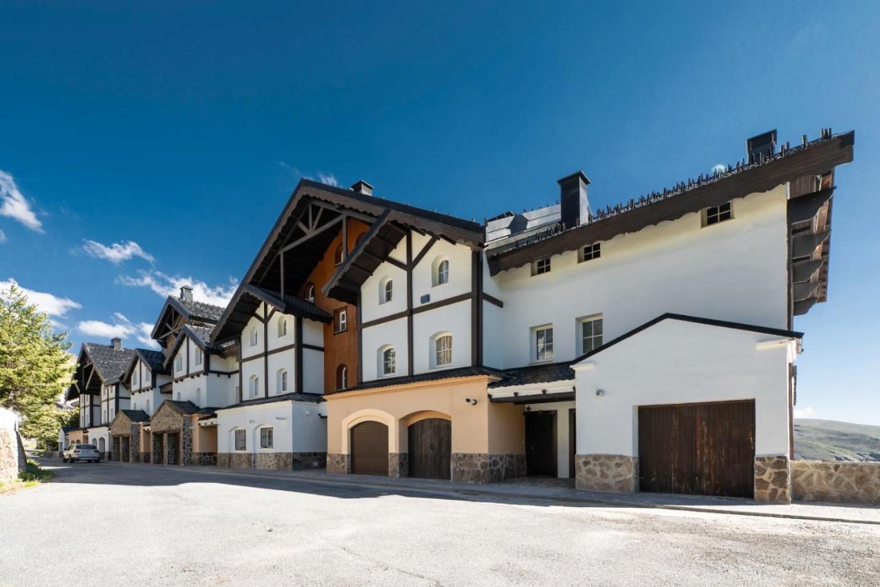 Chalet Beautifully Renovated 4 Bedroom + Kid's