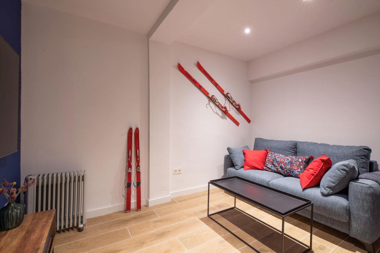 Chalet Beautifully Renovated 4 Bedroom + Kid's *