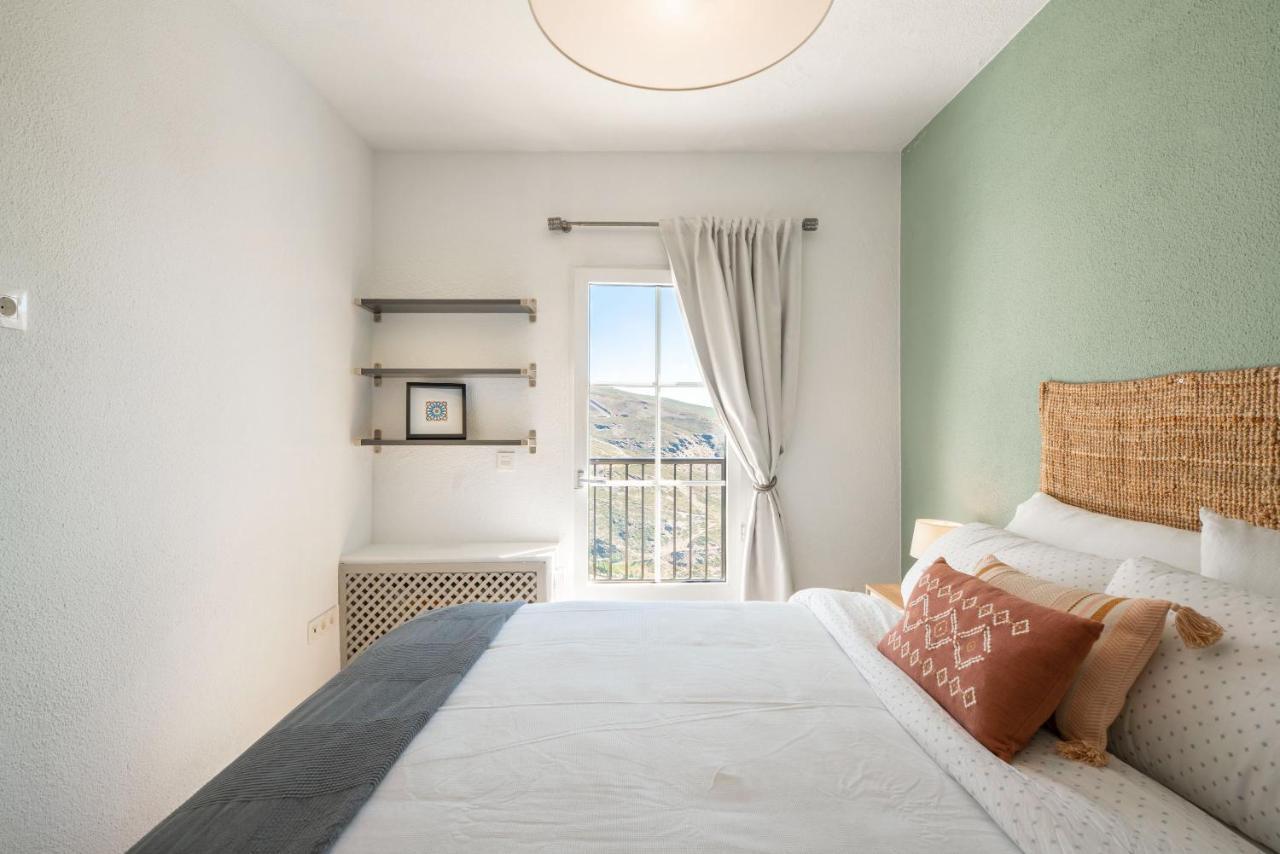 Beautifully Renovated 4 Bedroom + Kid's *
