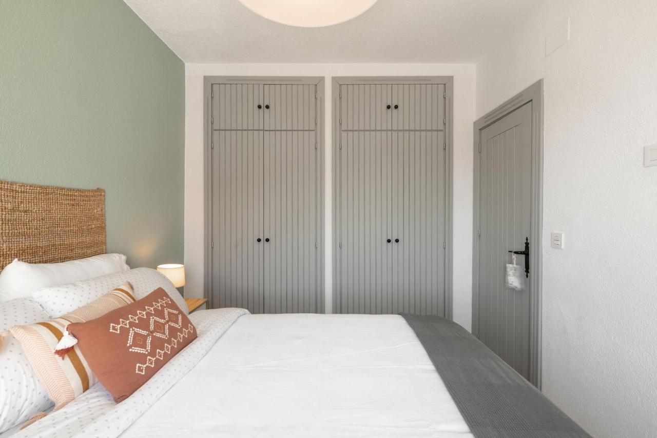 Beautifully Renovated 4 Bedroom + Kid's Chalet *