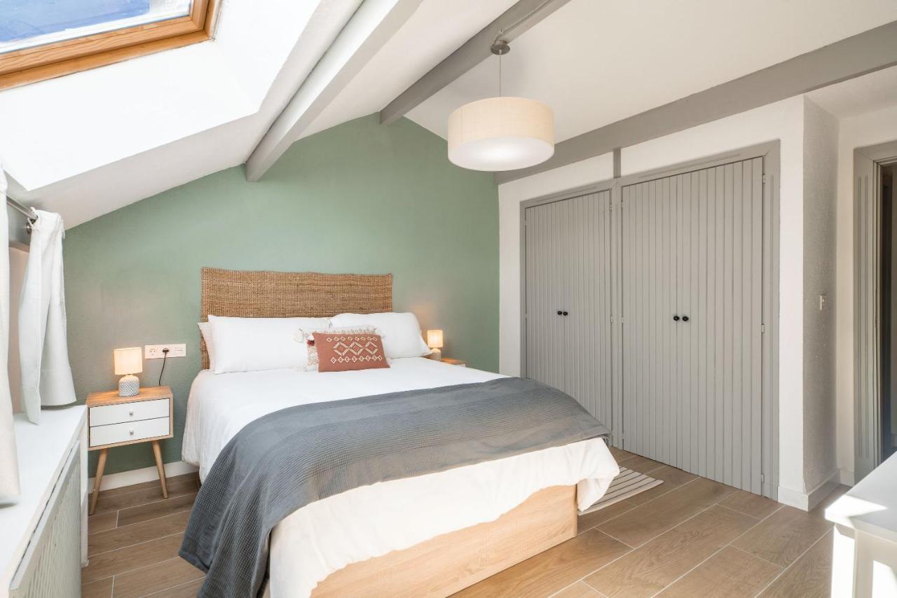 Beautifully Renovated 4 Bedroom + Kid's Chalet