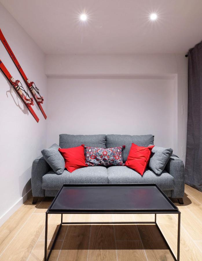 Beautifully Renovated 4 Bedroom + Kid's Sierra Nevada