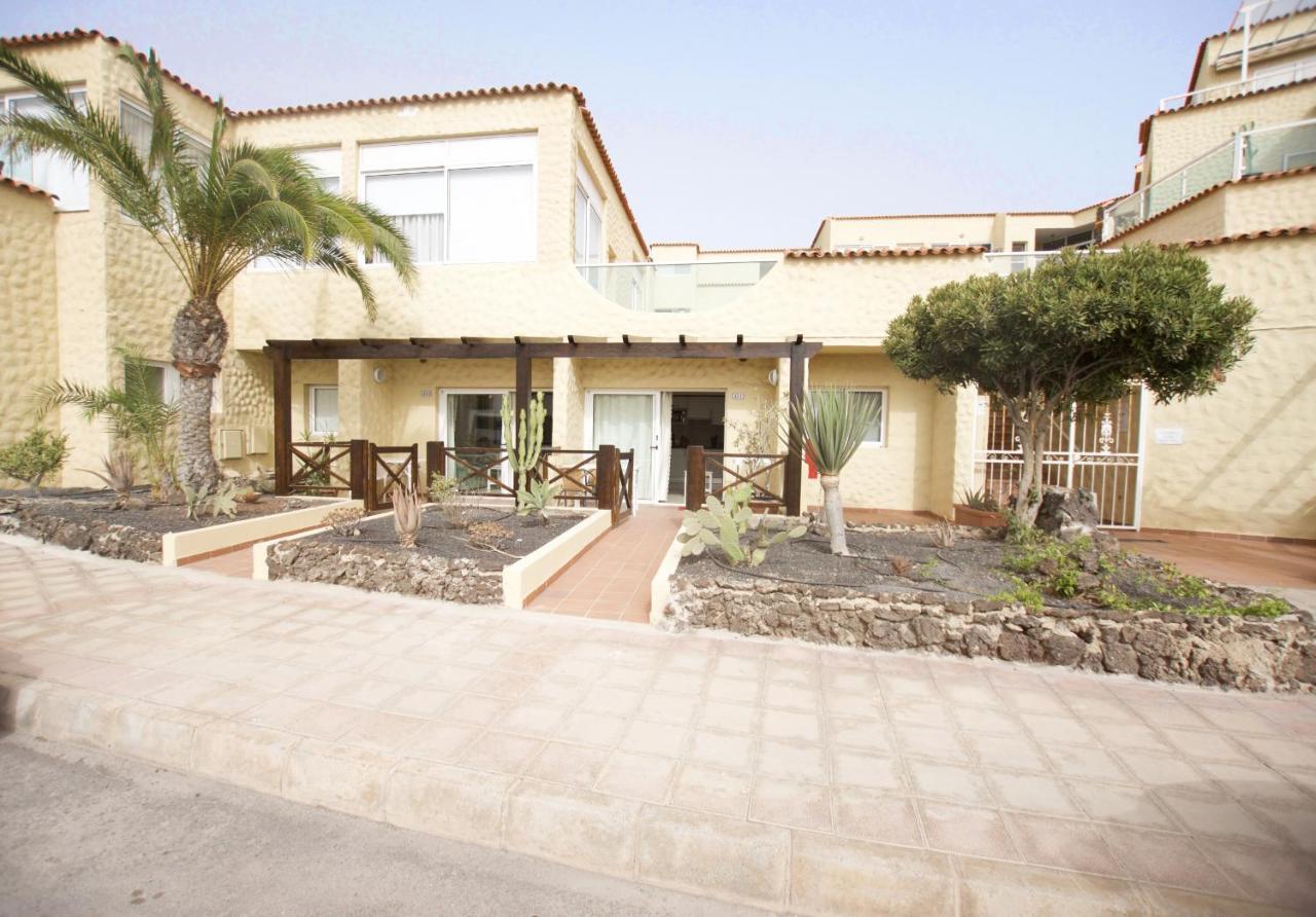 Book Jet - Hibiscus Front * Costa Calma