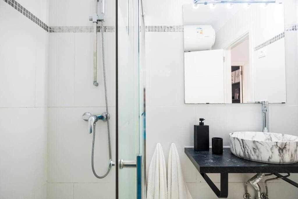 The Black House In Apartment