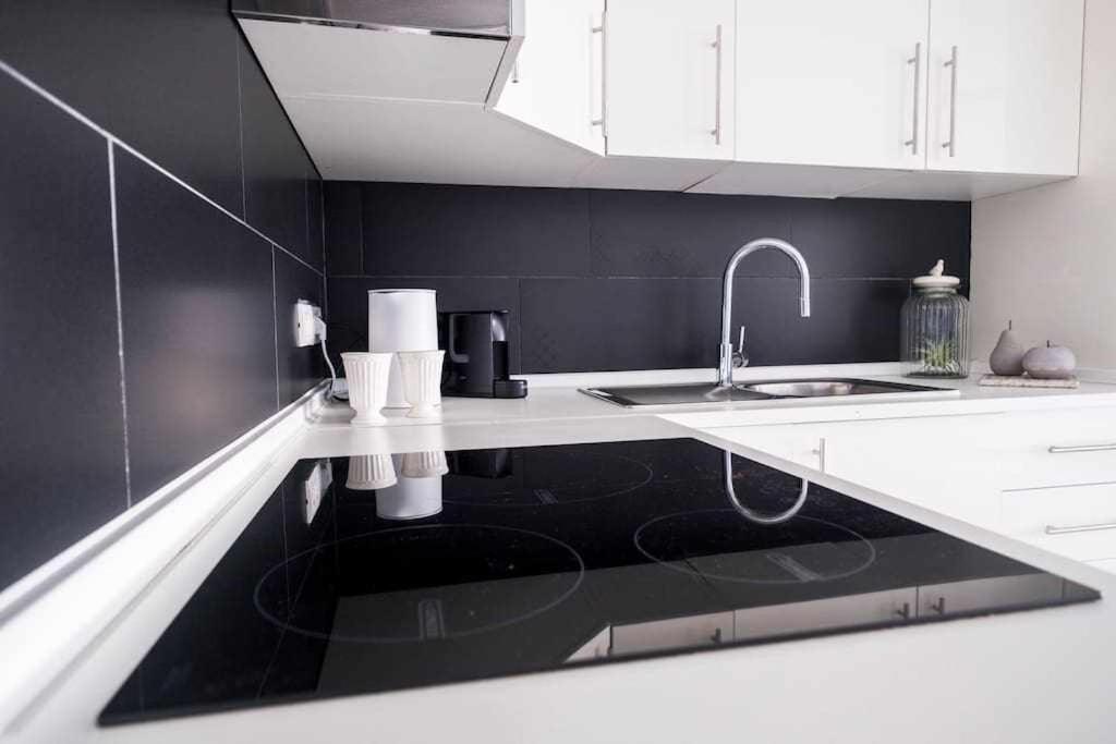 The Black House In Apartment *