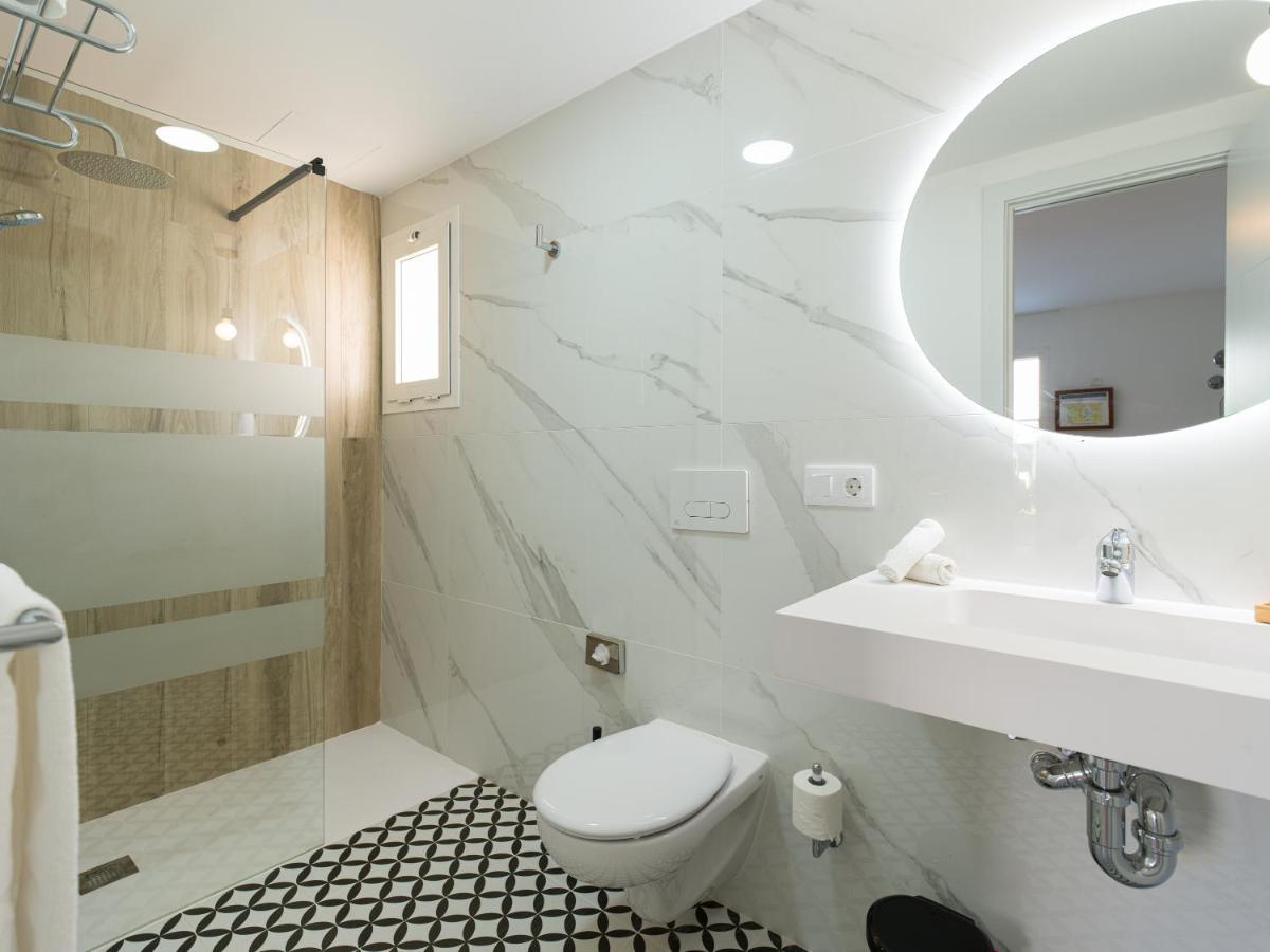 Moderno Con Piscina En