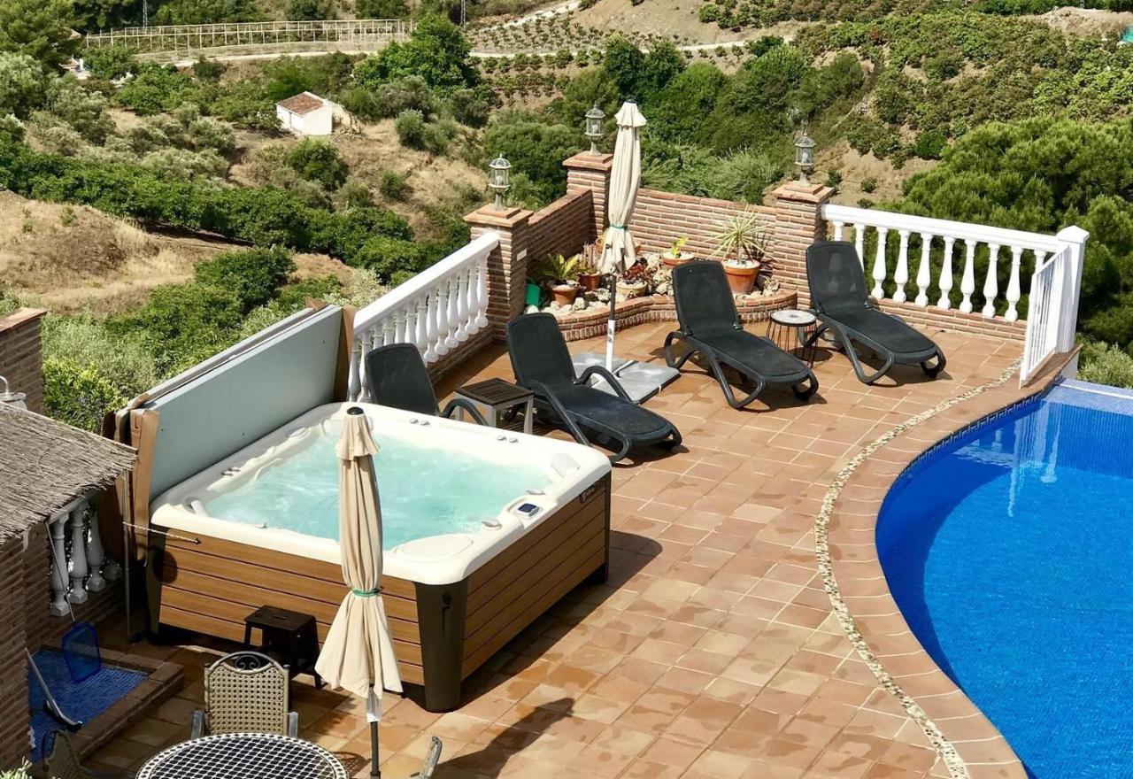 With Infinity Pool Hot Tub