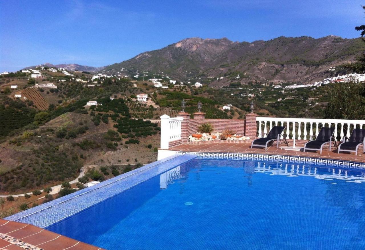 Villa With Infinity Pool Hot Tub