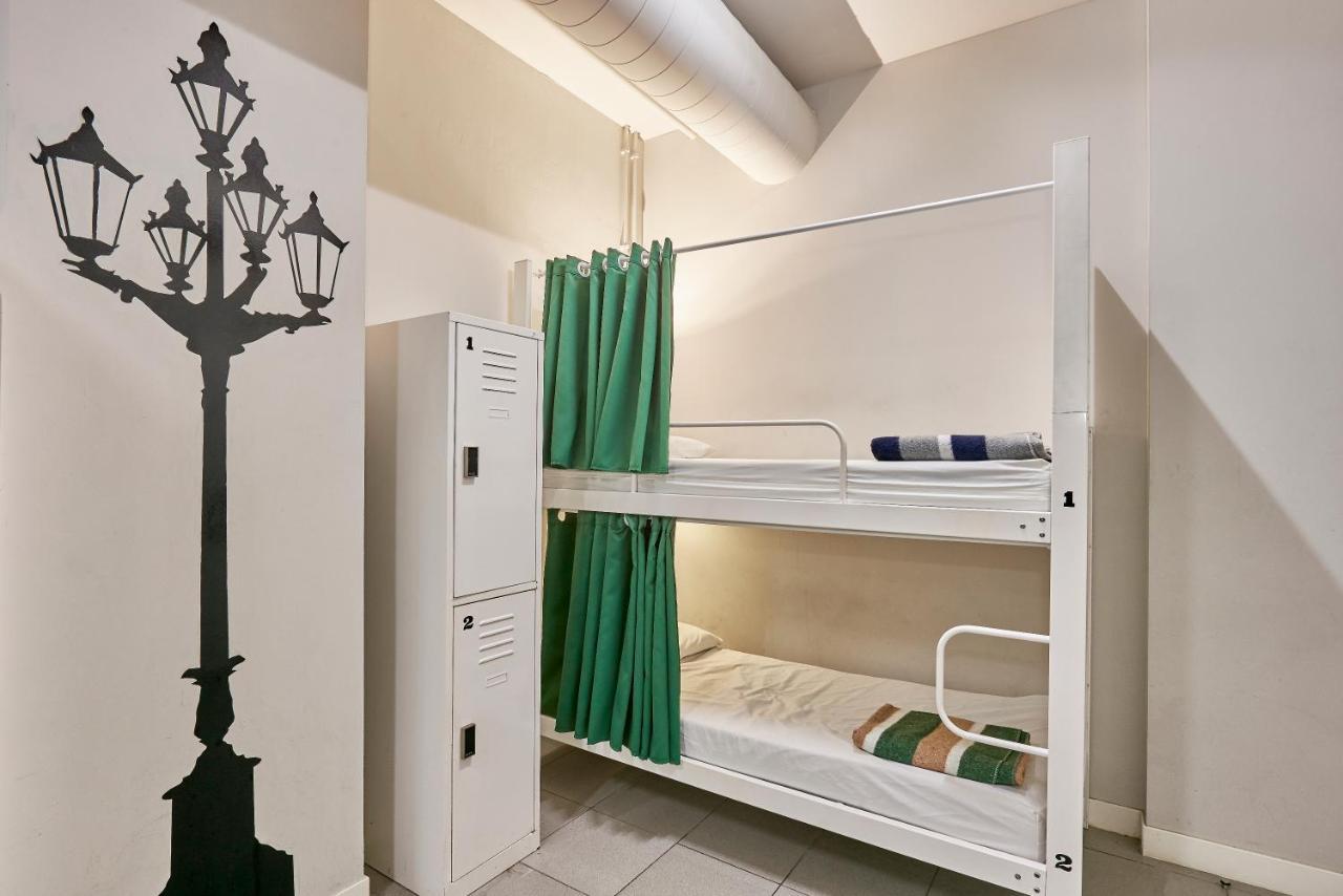Hola Eixample Hostel *