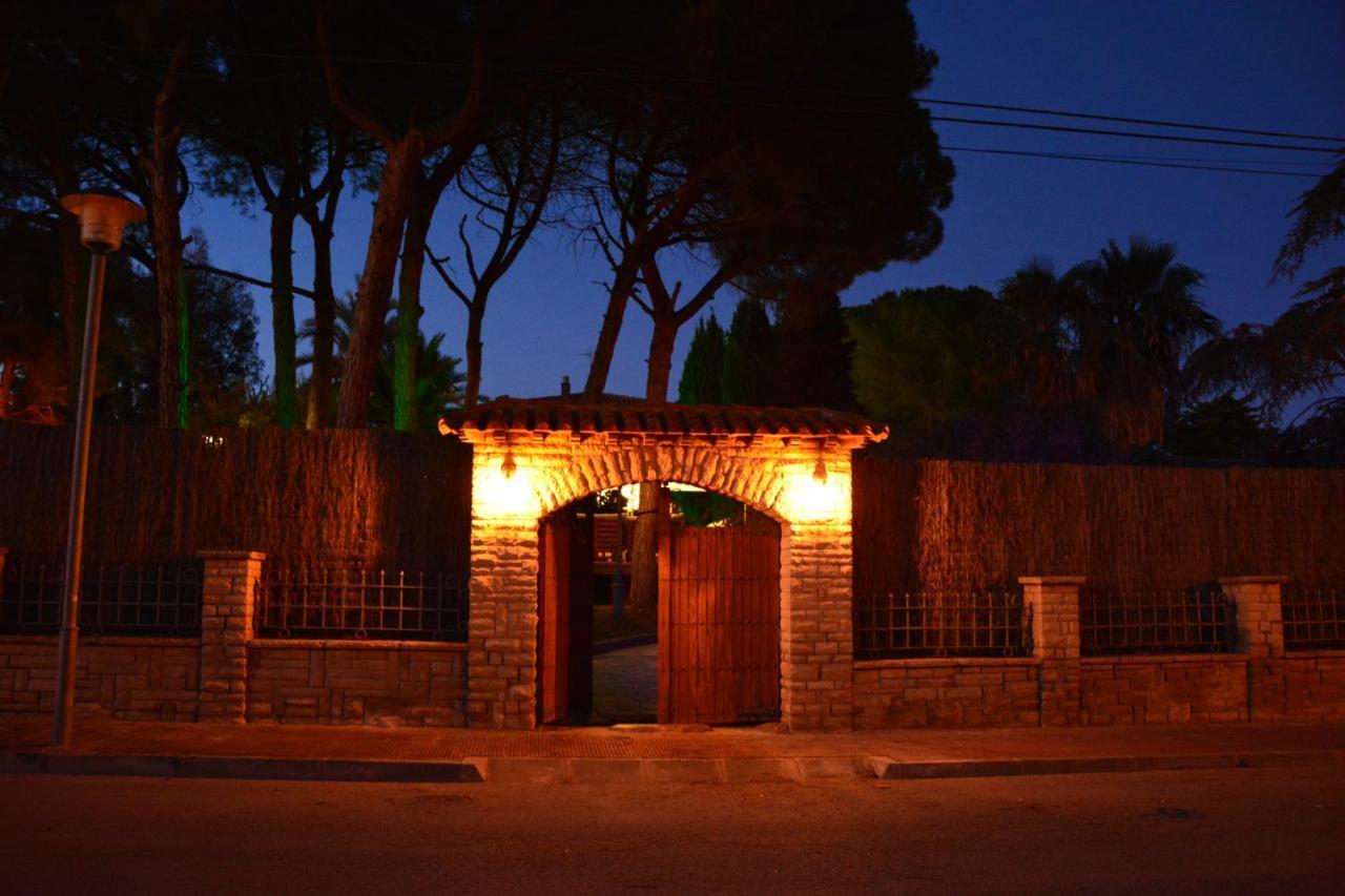 Sitges El Ranch: Beachside Oasis With Pool, Jacuzzi, And Garden Villa *