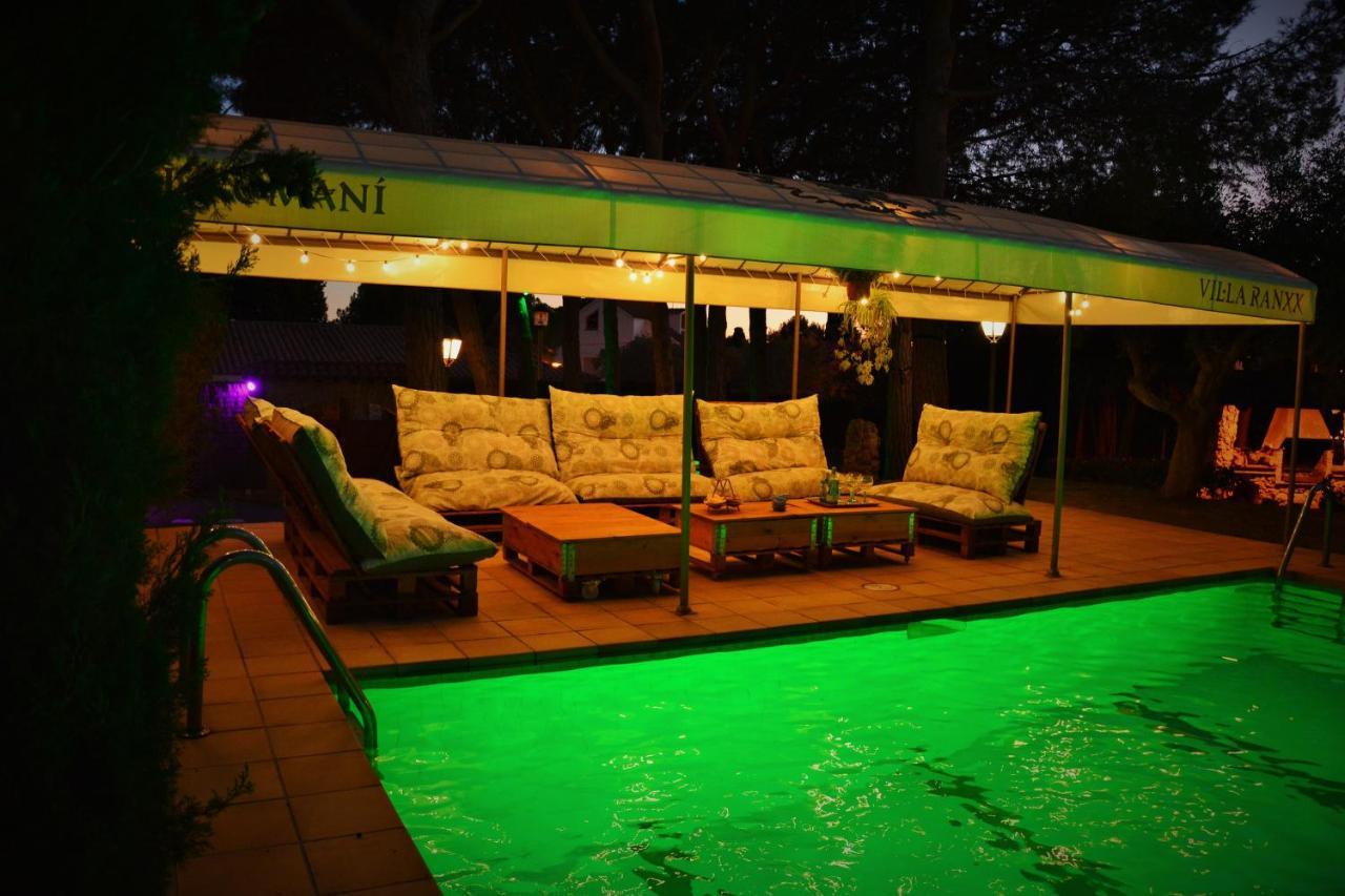 Sitges El Ranch: Beachside Oasis With Pool, Jacuzzi, And Garden Villa *