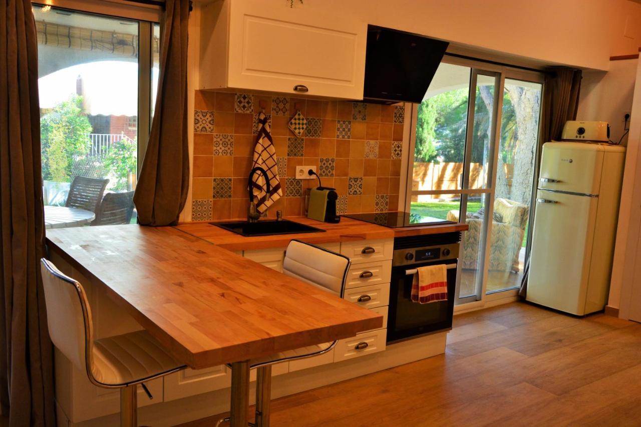 Villa Sitges El Ranch: Beachside Oasis With Pool, Jacuzzi, And Garden *