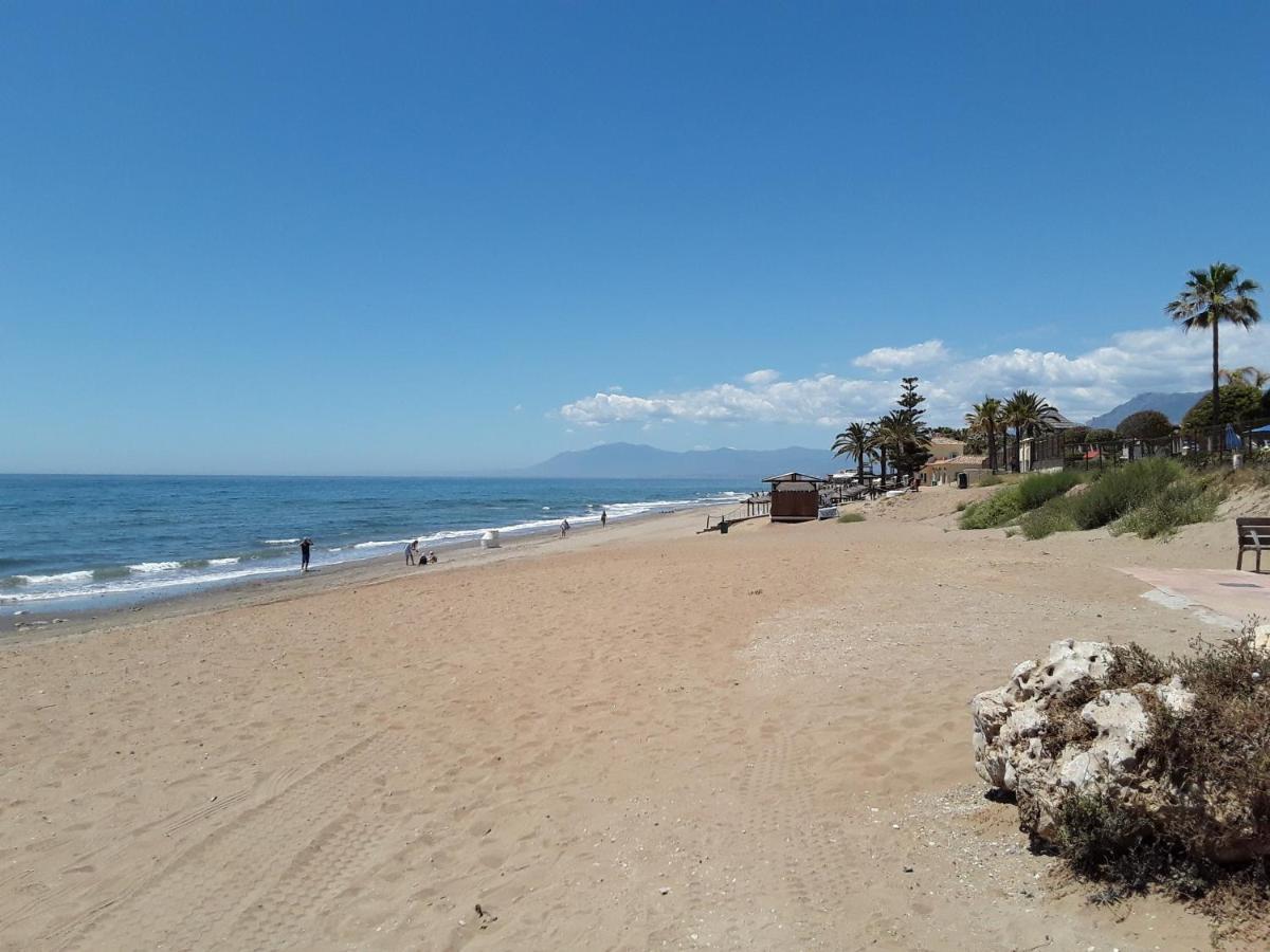 Beachfront Neptuno I, Complex,views,pool,garden, Elviria