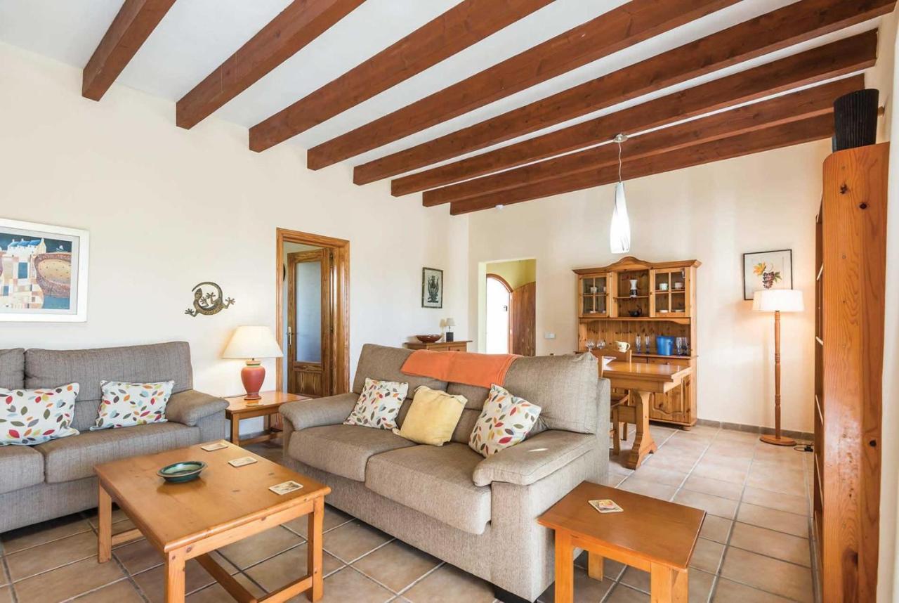 Cinco Villa Binibeca