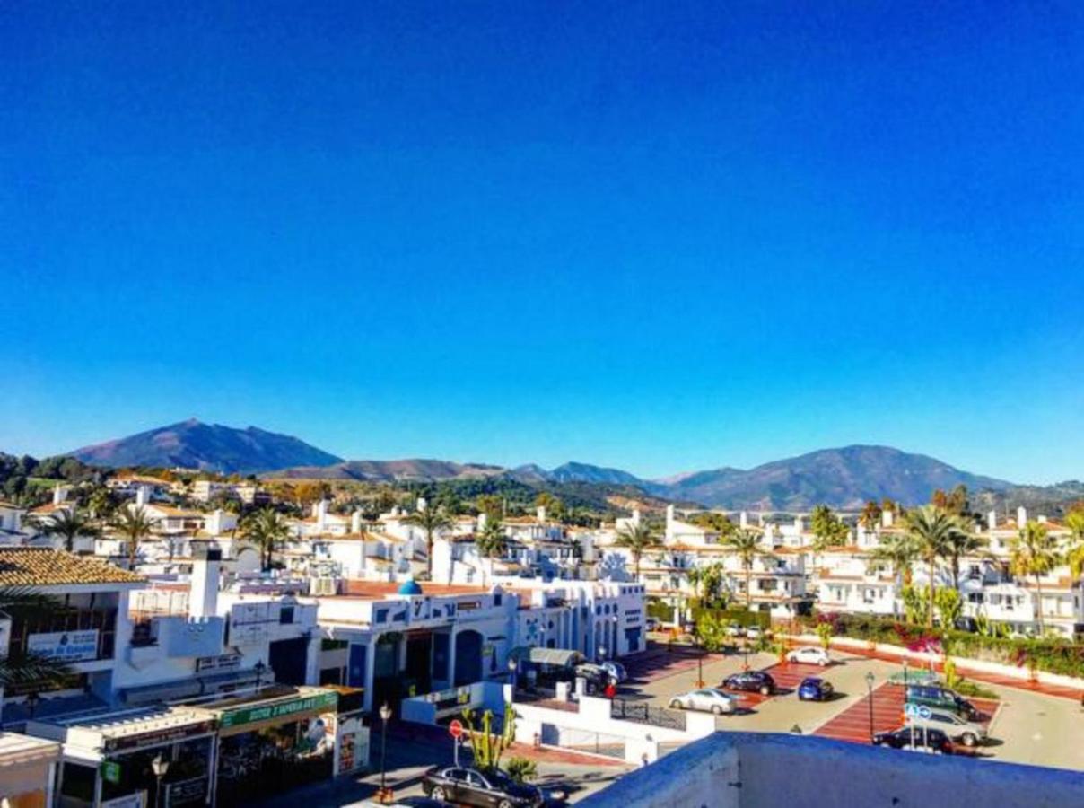 Preciosa Casa De 4 Y 3 Banos, Urbanizacion Naranjos, Puerto Banus * Marbella