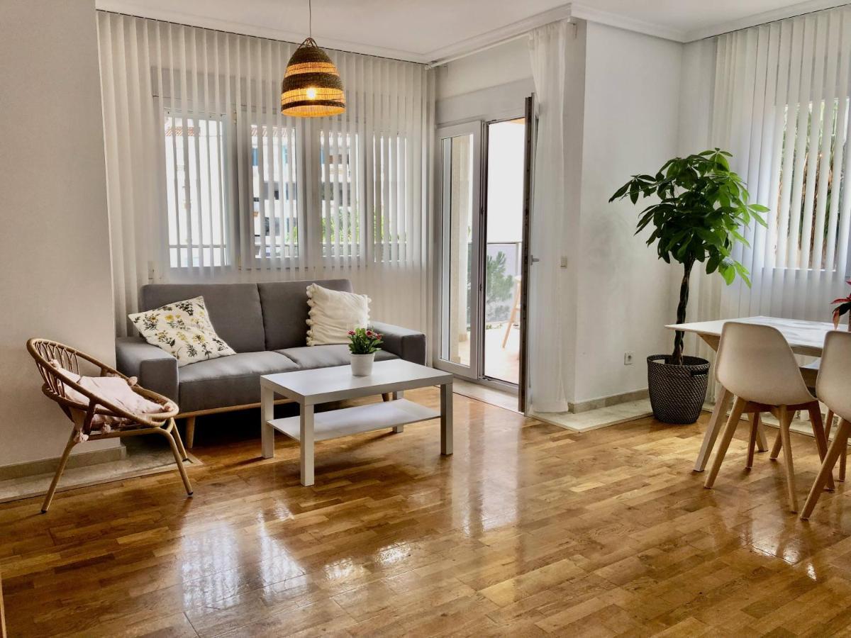 Exclusive Beachside 3 Bedroom With Pool In Apartment *