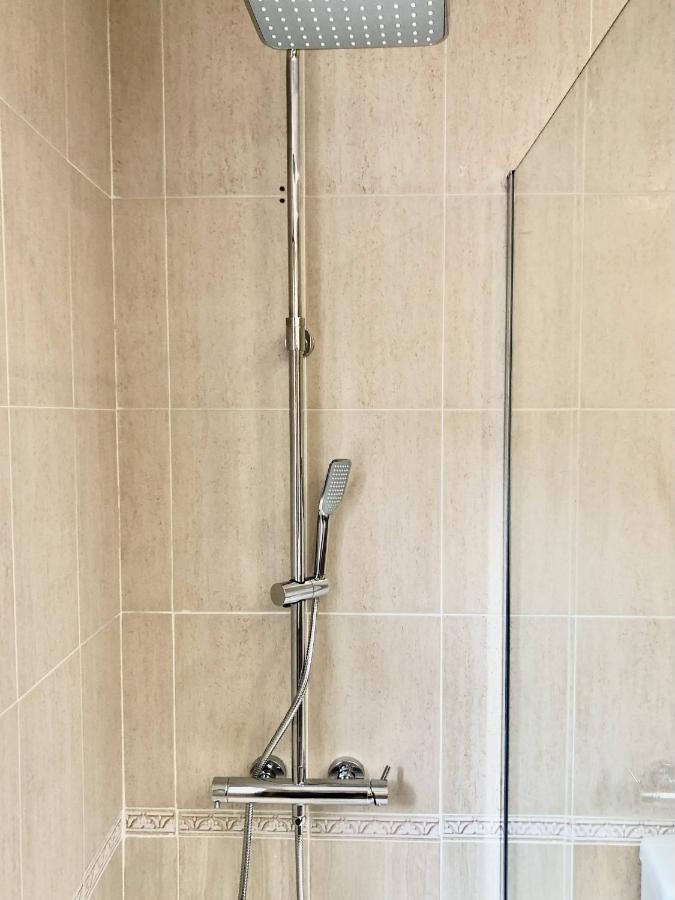 Apartment Exclusive Beachside 3 Bedroom With Pool In