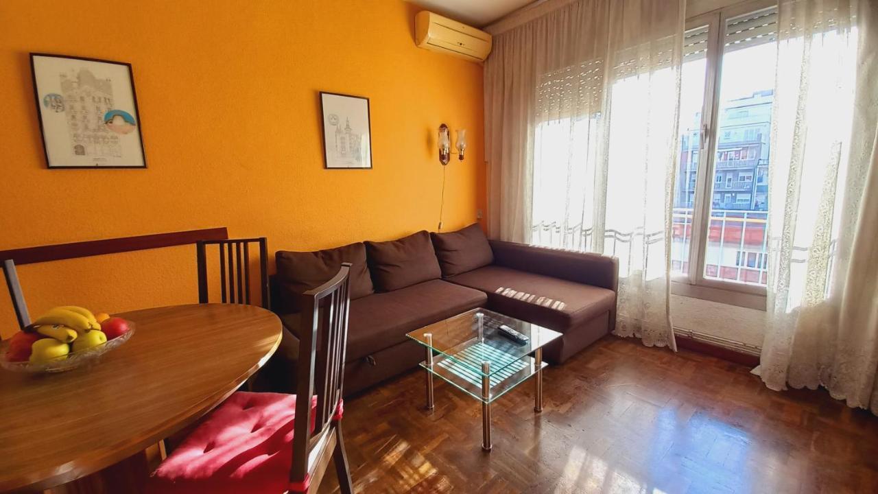 Plaza Universitat Apartment