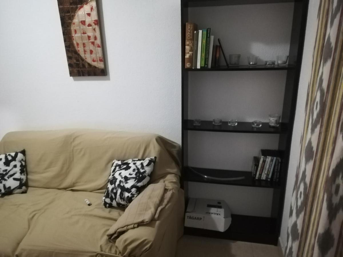 Camera Privata Singola In Appartamento, Bagno In Comune, Aria Condizionata Caldo Freddo, Wifi, Tv