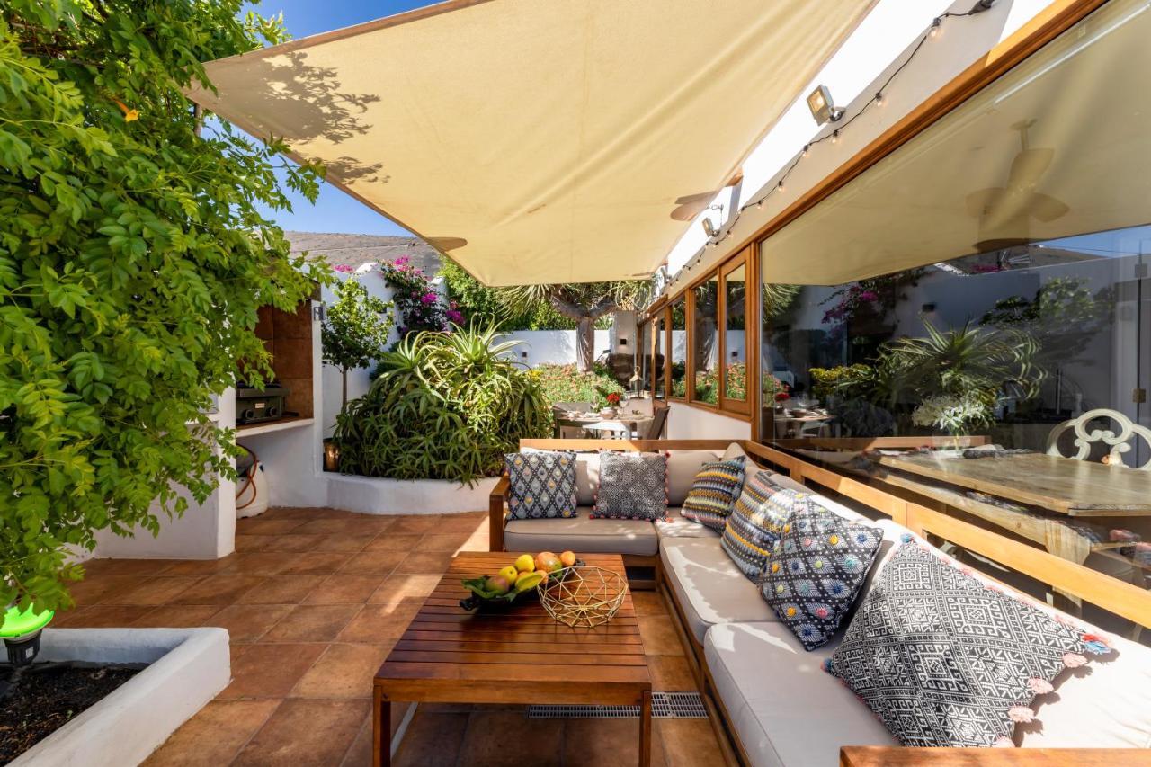 Villa Infinity: Panoramic Sea Views & Private Heated Pool Tias