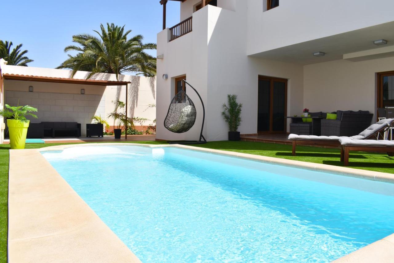 Tilley. Private * Costa Teguise