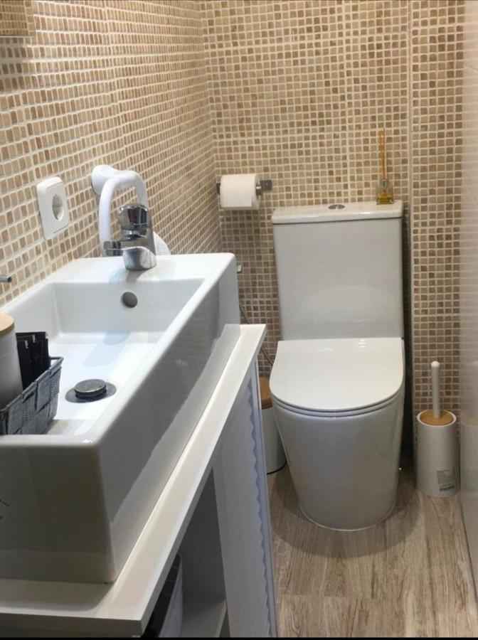Casa Flores Del Mediterraneo Homestay Badalona