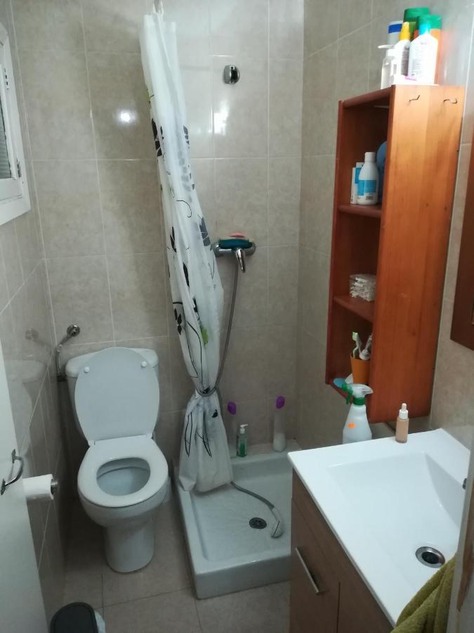 Camera Privata Singola In Appartamento, Bagno In Comune, Aria Condizionata Caldo Freddo, Wifi, Tv Guest house *