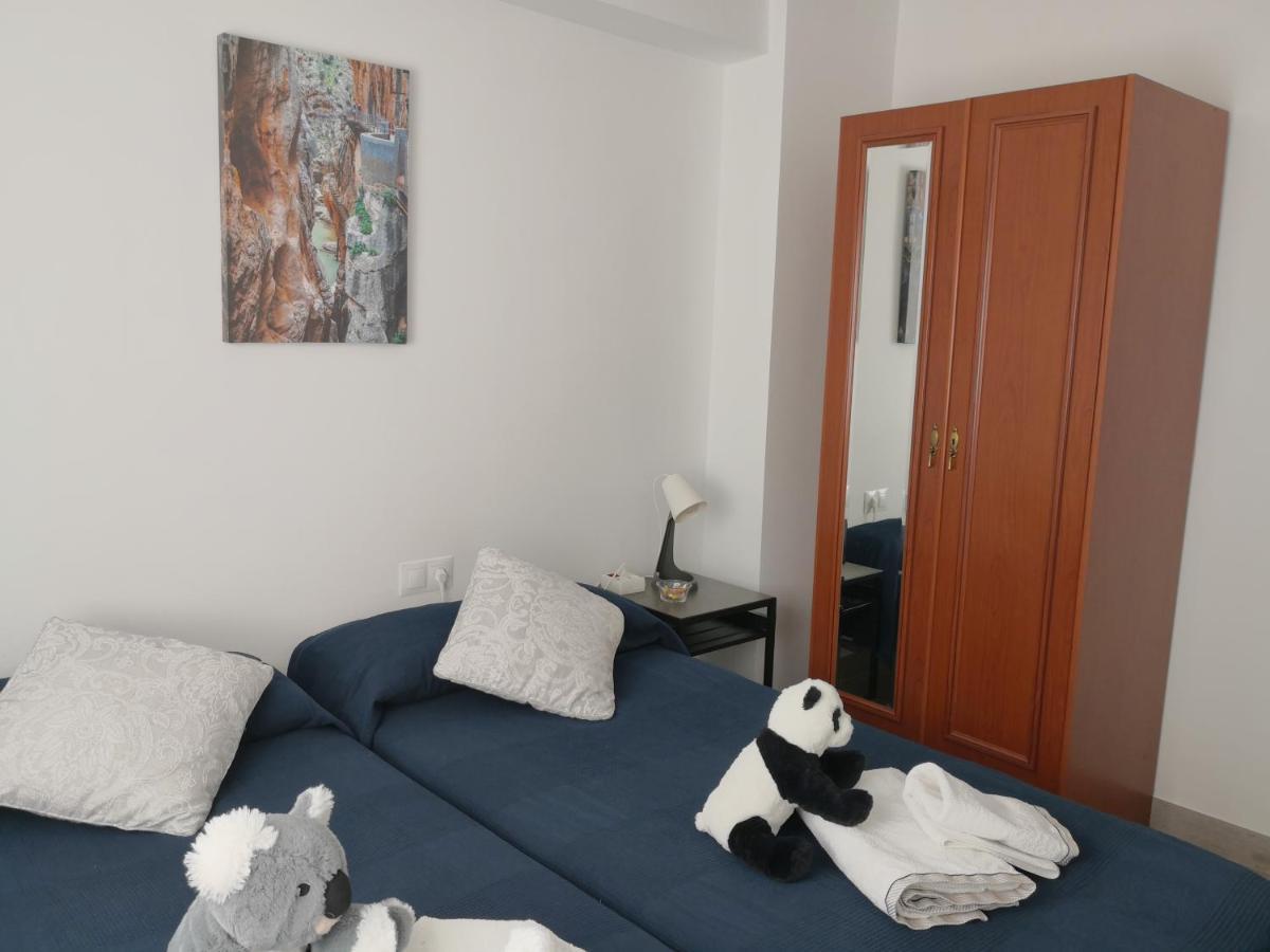 Apartamento Confortable Y Luminoso Piso 5 Camas, Parking Gratis Málaga